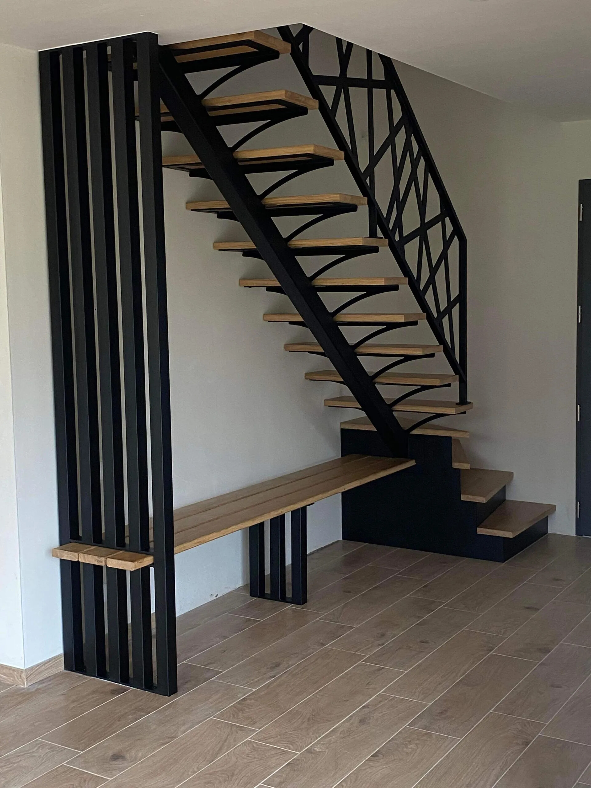 Escalier métallique & bois contemporain pour intérieurs modernes