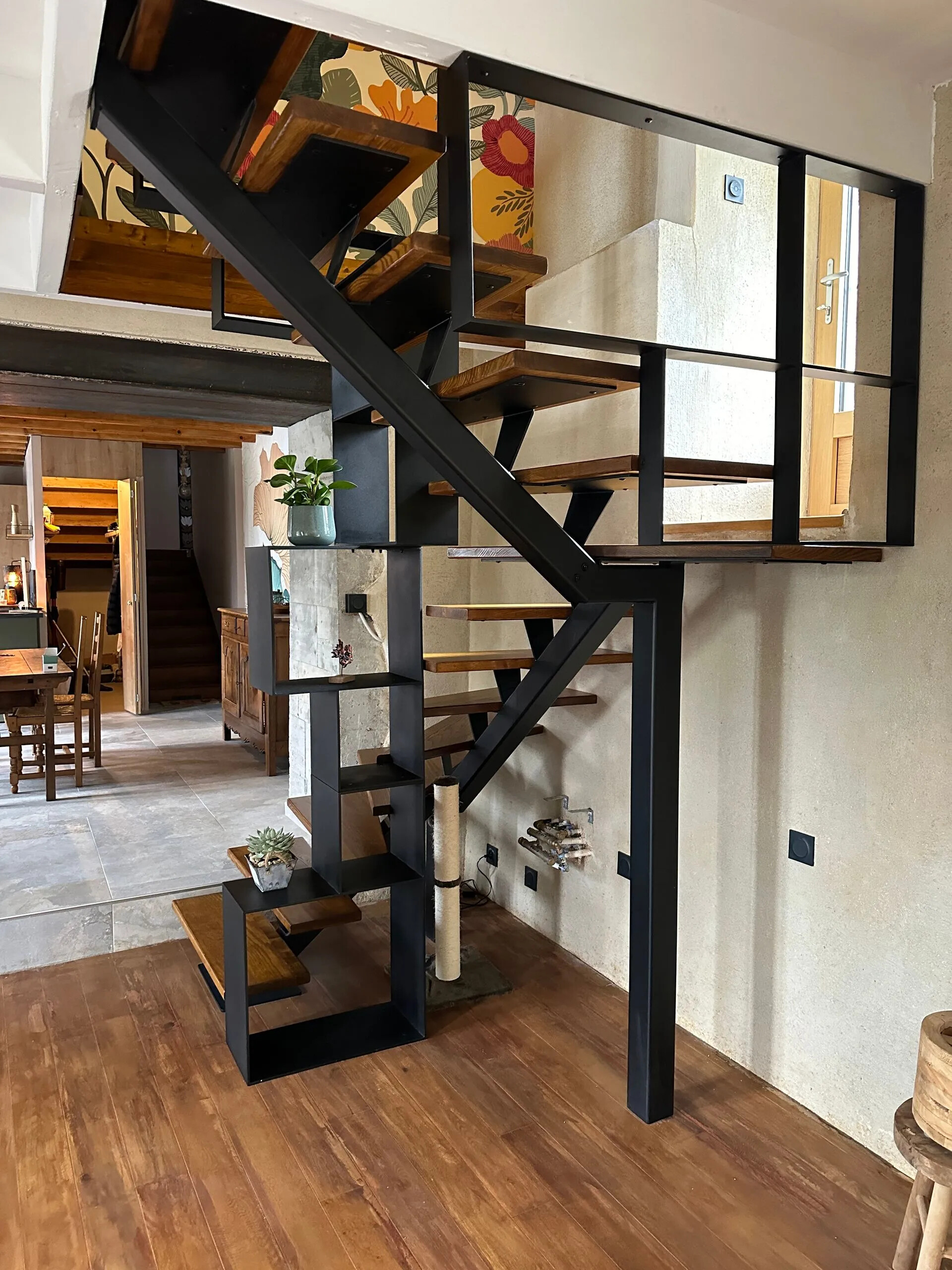Escalier métal et bois avec design fonctionnel - Optimisation de l ...